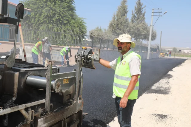 📍Güzelevler Mahallesi

🚧 Daha konforlu, daha güzel, daha yaşanabilir bir Yüreğir için Fen İşleri ekiplerimizin asfalt kaplama, bakım onarım ve yenileme çalışmaları aralıksız devam ediyor. 

Yüreğir İçin Yürekten 🫶🏻